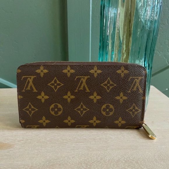 Louis Vuitton Handbags - Louis Vuitton Zippy Orgnaizer Wallet Monogram SP5102